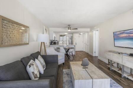 The Scallop By Brightwild-Beachfront Condo Destin Exterior photo