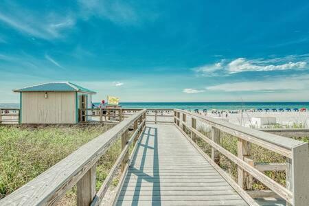 The Scallop By Brightwild-Beachfront Condo Destin Exterior photo